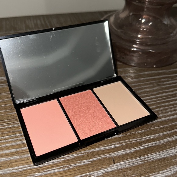 NEW! Blush & Bronzer Trio - Picture 2 of 5